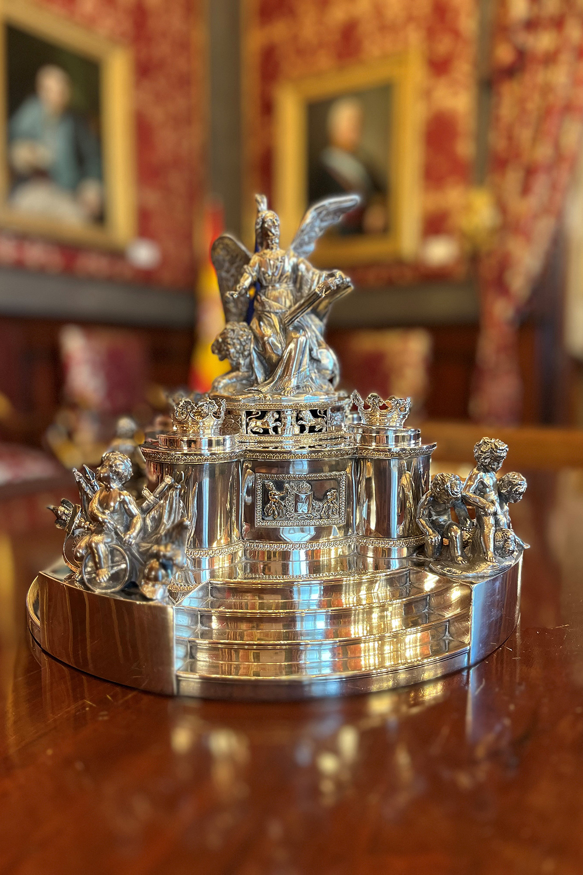 Escribanía de plata 